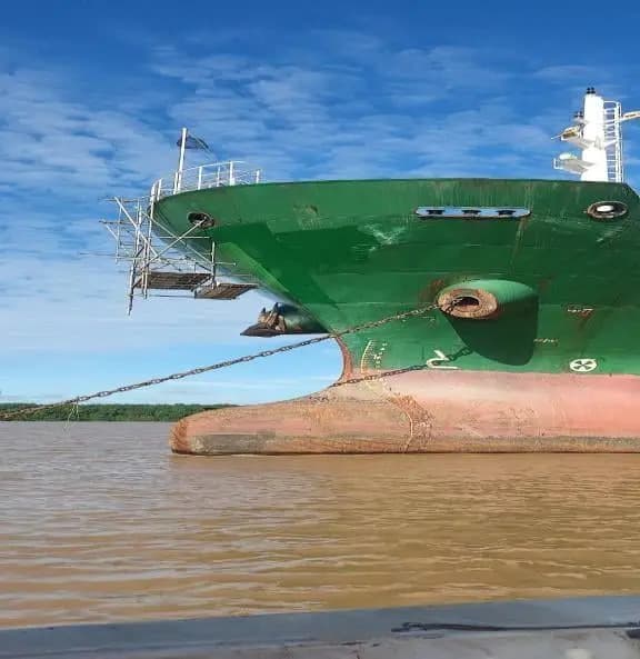 Suspended scaffolding on a vessel bow